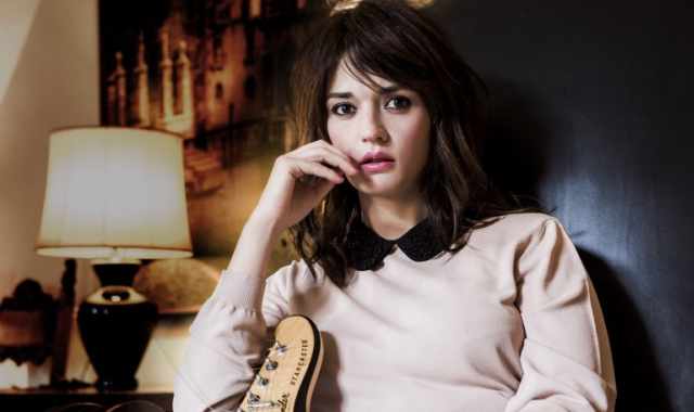 Carmen Consoli al Petruzzelli: tra mare e sirene un concerto acustico tutto al femminile